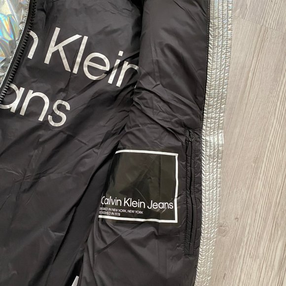 đź’–MEGA SALEđź’–Calvin Klein Men's CJCV7010 IRD Puffer Silver Sleeveless Zipper - Picture 9 of 15